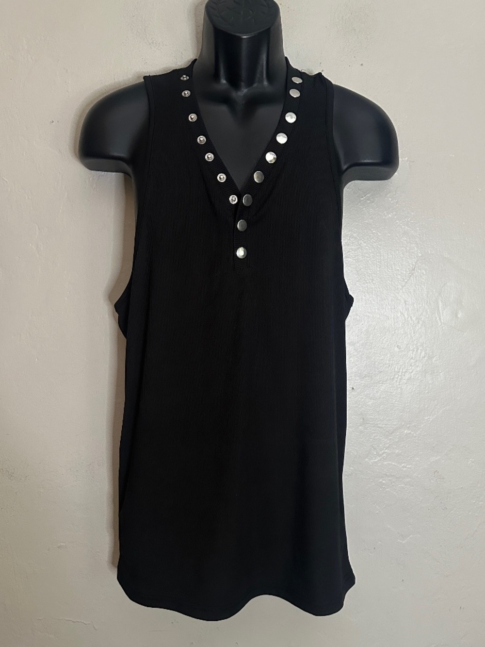 Ball Snap Neck Tank Top 19" armpit to armpit Gently worn Nylon/spandex ribbed